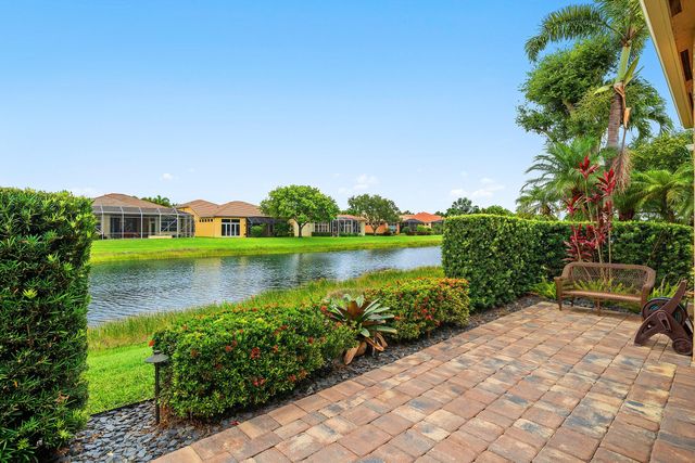 8769 Via Grande E, Wellington, FL 33411