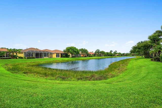 8769 Via Grande E, Wellington, FL 33411