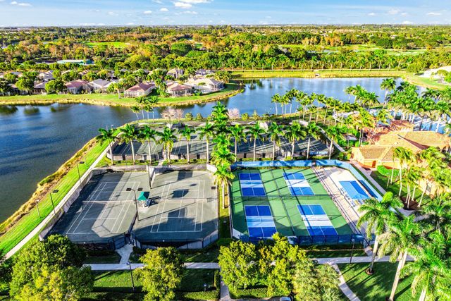 8769 Via Grande E, Wellington, FL 33411