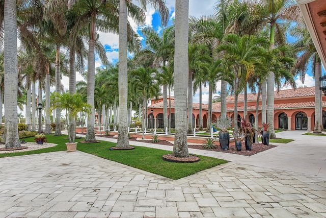 8769 Via Grande E, Wellington, FL 33411