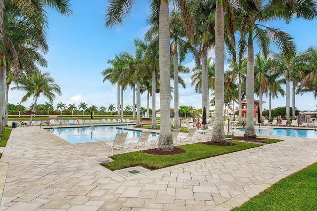 8769 Via Grande E, Wellington, FL 33411