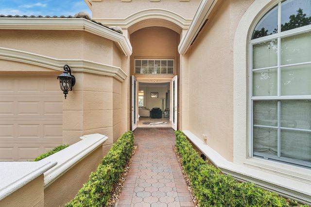 8769 Via Grande E, Wellington, FL 33411