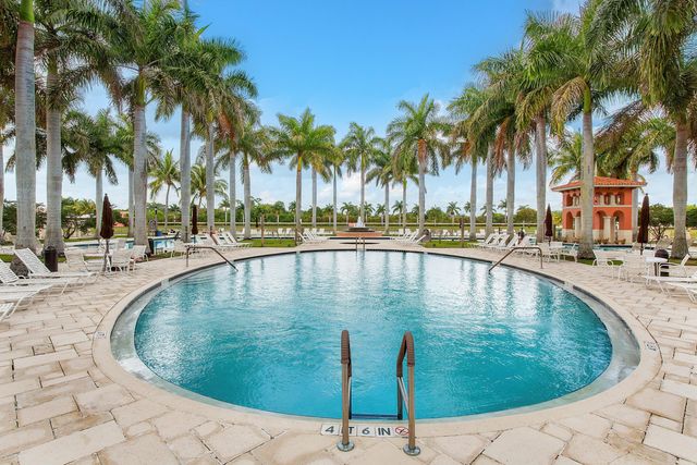 8769 Via Grande E, Wellington, FL 33411