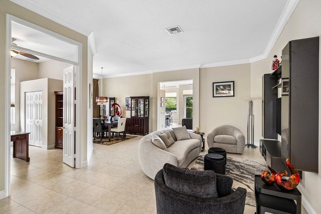 8769 Via Grande E, Wellington, FL 33411
