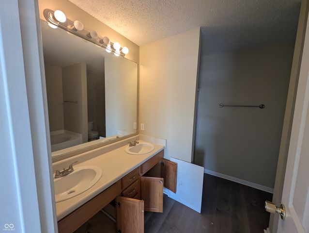 668 Day Break Drive, Greenwood, IN 46143