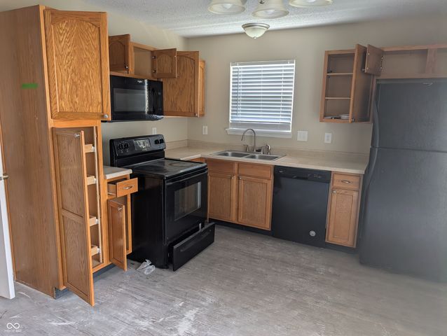 668 Day Break Drive, Greenwood, IN 46143