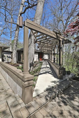 815 Lookout Point Drive, Columbus, OH 43235