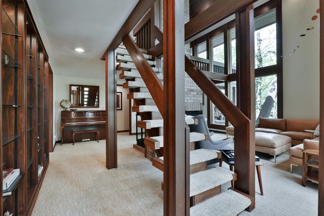815 Lookout Point Drive, Columbus, OH 43235