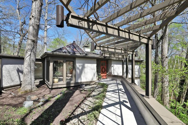 815 Lookout Point Drive, Columbus, OH 43235