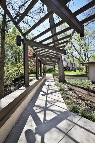 815 Lookout Point Drive, Columbus, OH 43235