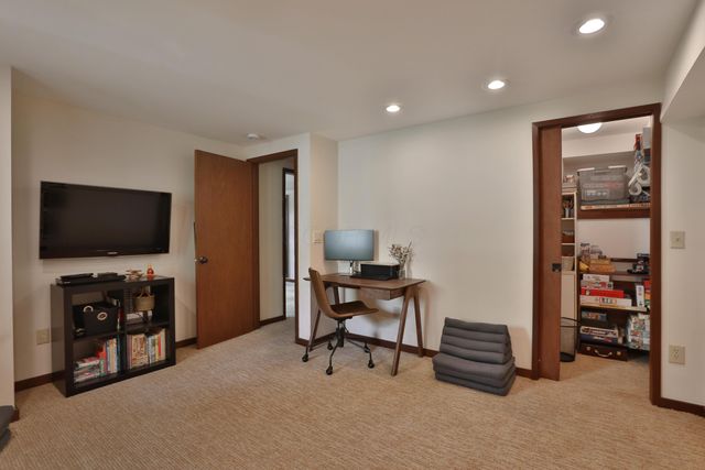 815 Lookout Point Drive, Columbus, OH 43235