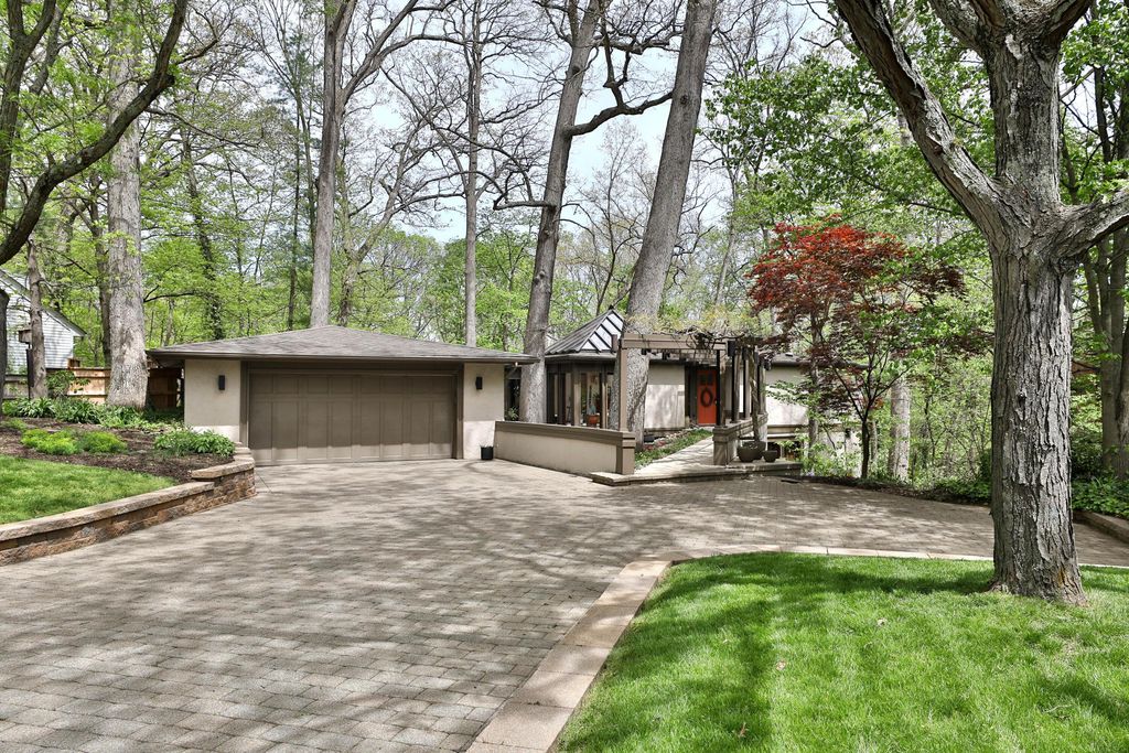 815 Lookout Point Drive, Columbus, OH 43235