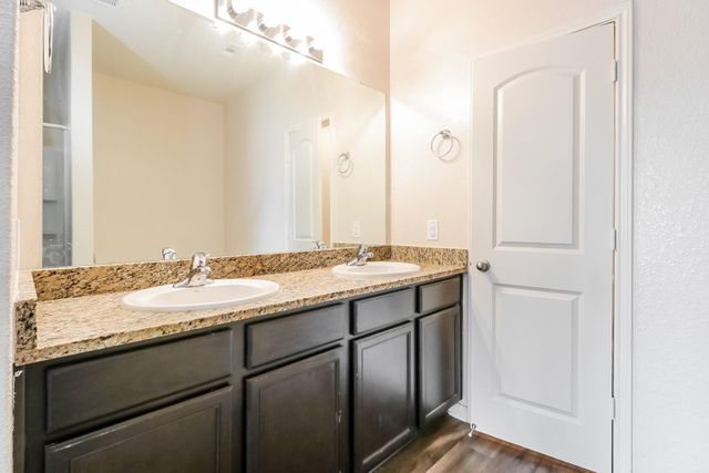 20017 Hubert R. Humphrey RD, Manor, TX 78653
