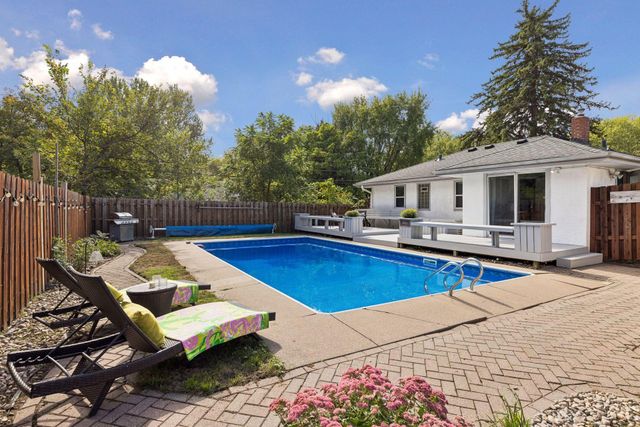 2128 Cohansey Boulevard, Roseville, MN 55113