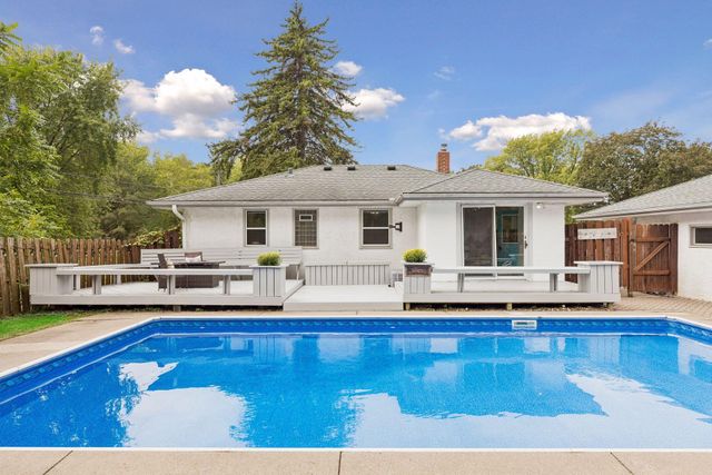 2128 Cohansey Boulevard, Roseville, MN 55113