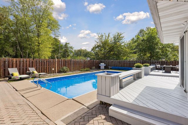 2128 Cohansey Boulevard, Roseville, MN 55113