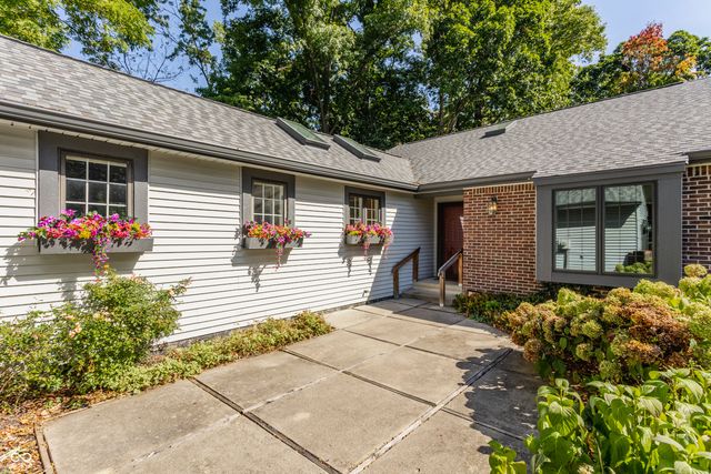 1732 Creekside Lane W, Carmel, IN 46032