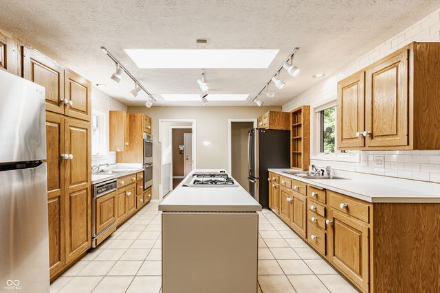 1732 Creekside Lane W, Carmel, IN 46032