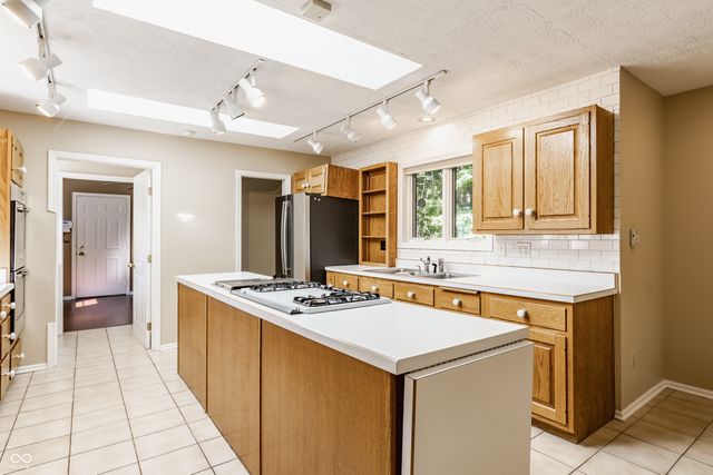 1732 Creekside Lane W, Carmel, IN 46032