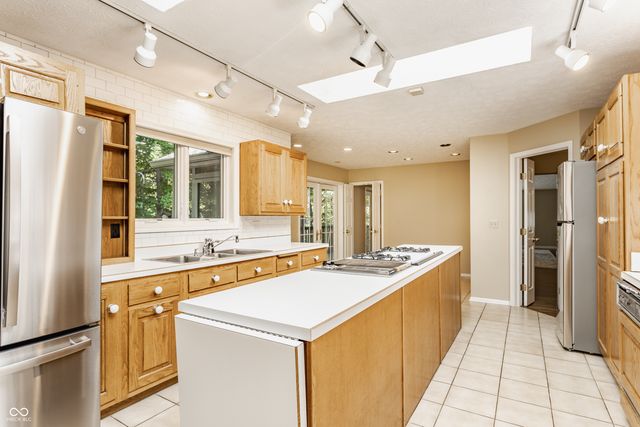 1732 Creekside Lane W, Carmel, IN 46032