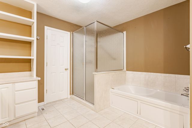 1732 Creekside Lane W, Carmel, IN 46032