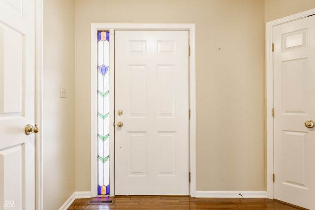 1732 Creekside Lane W, Carmel, IN 46032