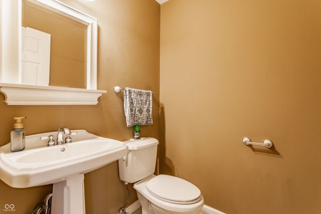 1732 Creekside Lane W, Carmel, IN 46032