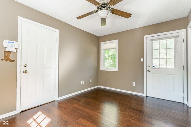 1732 Creekside Lane W, Carmel, IN 46032