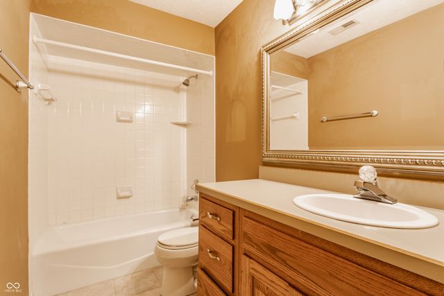 1732 Creekside Lane W, Carmel, IN 46032