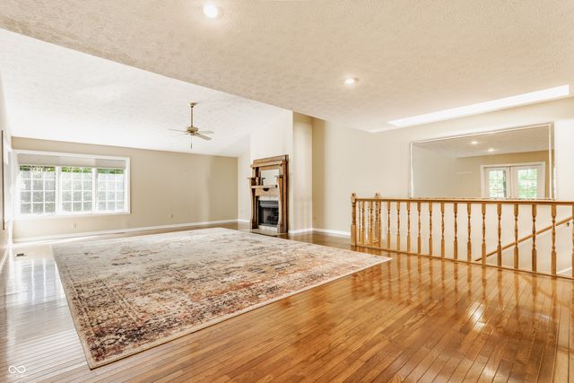 1732 Creekside Lane W, Carmel, IN 46032