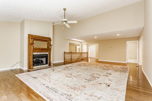 1732 Creekside Lane W, Carmel, IN 46032