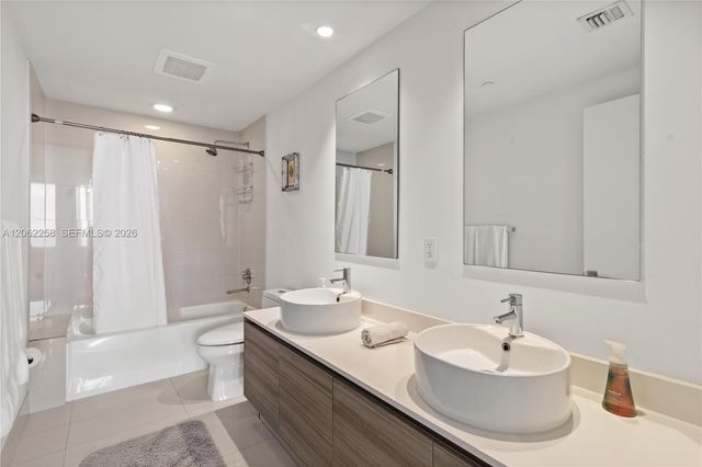 121 NE 34th Street 2807, Miami, FL 33137