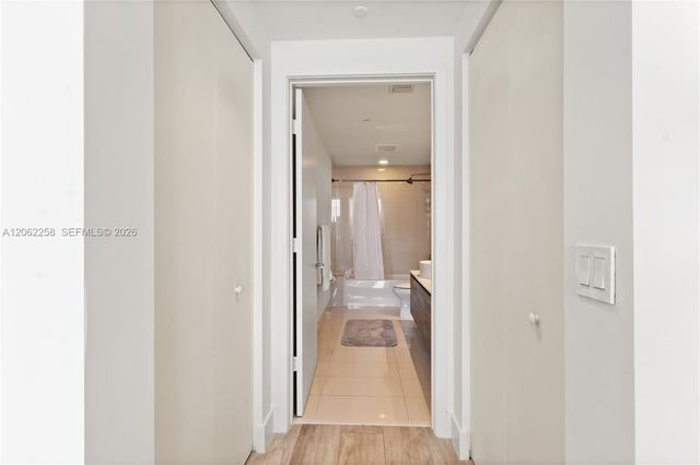 121 NE 34th Street 2807, Miami, FL 33137