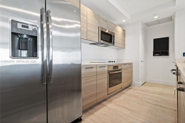 121 NE 34th Street 2807, Miami, FL 33137