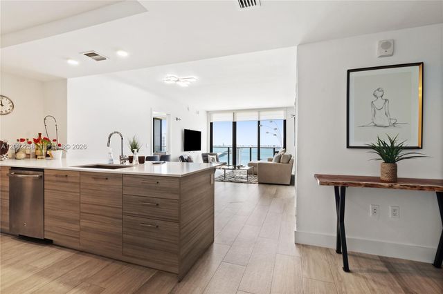 121 NE 34th Street 2807, Miami, FL 33137