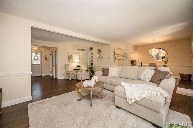 13348 La Barge Drive, Chesterfield, MO 63141