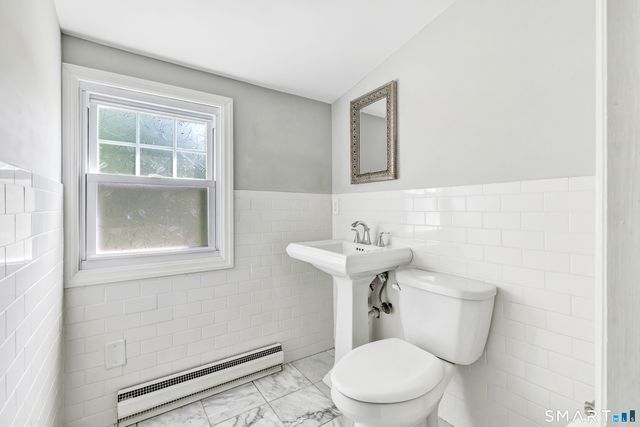 2082 Stratfield Road, Fairfield, CT 06825