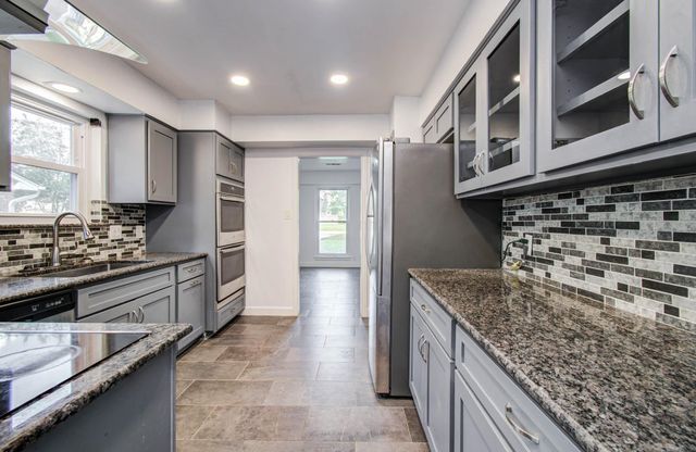 674 Ravensworth Drive, Conroe, TX 77302