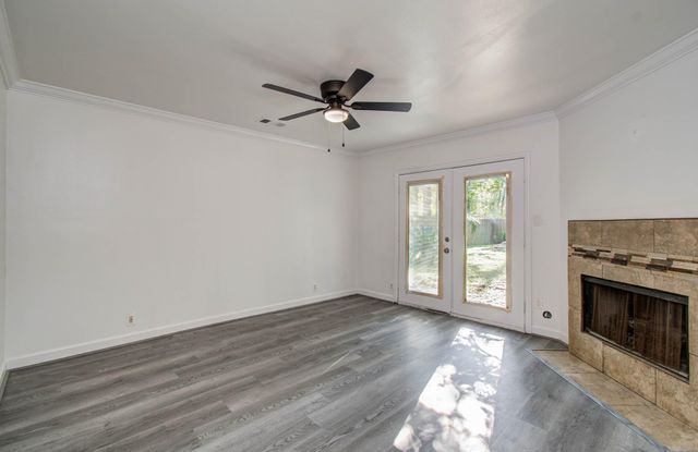 674 Ravensworth Drive, Conroe, TX 77302