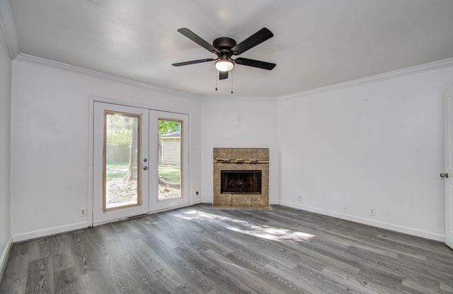 674 Ravensworth Drive, Conroe, TX 77302