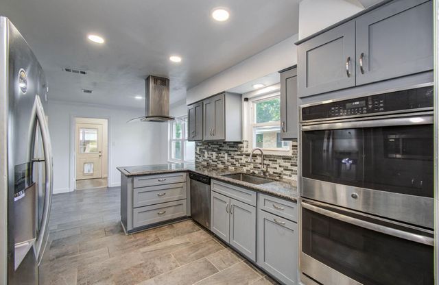 674 Ravensworth Drive, Conroe, TX 77302