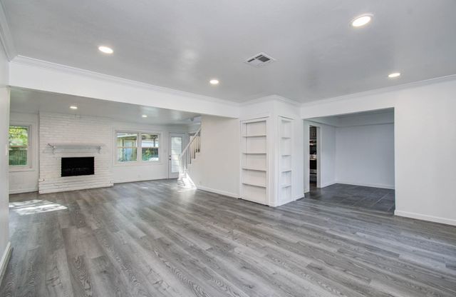 674 Ravensworth Drive, Conroe, TX 77302