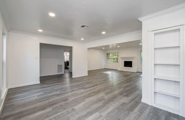 674 Ravensworth Drive, Conroe, TX 77302