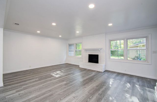 674 Ravensworth Drive, Conroe, TX 77302