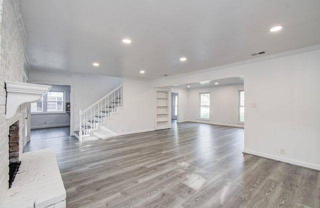 674 Ravensworth Drive, Conroe, TX 77302