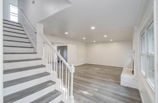 674 Ravensworth Drive, Conroe, TX 77302