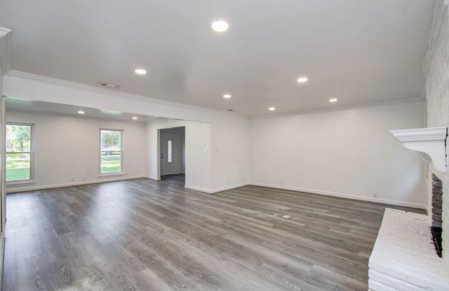 674 Ravensworth Drive, Conroe, TX 77302