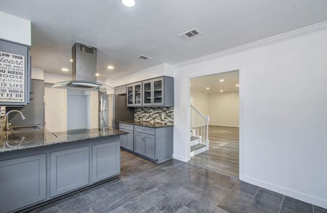 674 Ravensworth Drive, Conroe, TX 77302