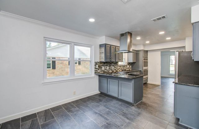 674 Ravensworth Drive, Conroe, TX 77302