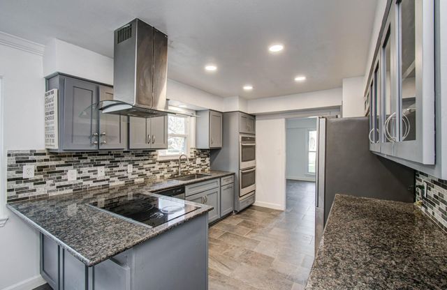 674 Ravensworth Drive, Conroe, TX 77302